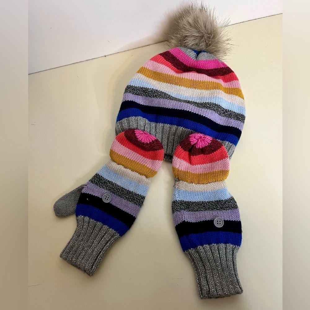 Gap kids beanie with mitten set - very gently used- like new condition.